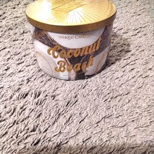 Yankee 3-wick coconut Beach candle